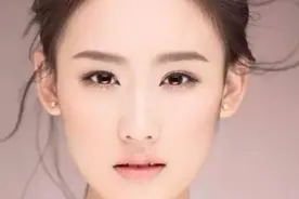 还记得“证件照”女神王婉中吗？她竟然要搭档黄维德演出新剧啦！图片