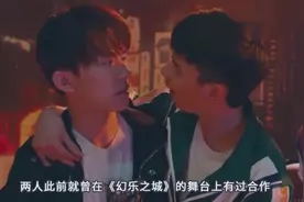 易烊千玺与胡先熙不仅同班竟还是室友！胡先熙：千玺就在我的前铺视频封面