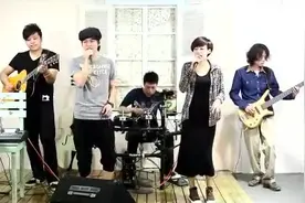 牛人团队翻唱《爱要坦荡荡》，女声真的毫无违和感，整体配合超赞图片