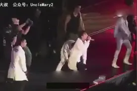 爆笑：BigBang演唱会老司机Top再走神，摸鱼神自在图片