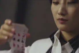 赌场一姐首秀洗牌技术，当场帅了我一脸图片