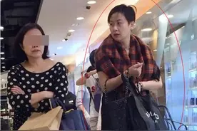 她曾是宝丽金四小花，与张学友成乐坛最佳CP，如今发福成肥师奶图片