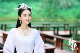 鹿晗娜扎挥汗如雨横店摊 高温毒这样破图片