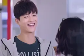 谭松韵无故多了一个清华毕业的助理，而且还是高考作文满分的人视频封面