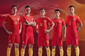 中国男足发布主客场球衣 宛如士兵盔甲图片