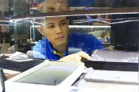 揭秘奢侈品鉴定师 最快三秒判断名包名表真假图片