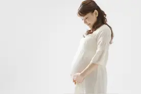 孕妈妈在运动，肚中宝宝也“减肥”图片