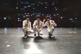 跟着TFBOYS左手、右手一个慢动作，能否走进宠爱的魔法城堡图片