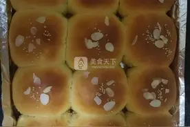 花生芝麻脆底小面包图片