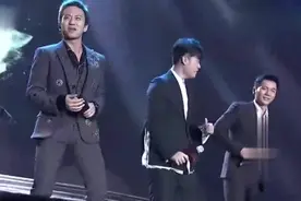 跑男团齐聚慈善会，唱响主题曲《超级英雄》，孙俪秒变小迷妹视频封面