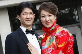 合格老公Jeremy停工照顾妻子，钟嘉欣和孩子幸福美满图片