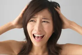 让女人无法忍受的8种小男人行为！图片