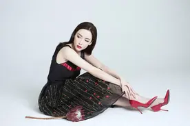 叶一云一组捧花  人比花还美图片