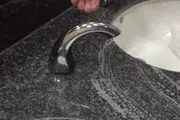 段子精选：你算哪根葱，别特么在这捣乱，给我滚！图片