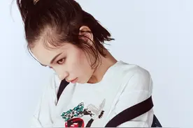 丸子头OUT了，现在流行苹果头，看这岛国妹子扎的多潮啊图片