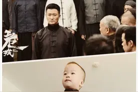 谢楠晒吴京和儿子父子武侠装帅气照片！网友：吴所谓和老爸一样帅图片
