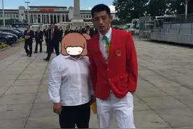 林丹亲身示范怎样把“校服”穿出潮流，原来运动裤也可以这么潮！图片