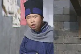 《武林外传》燕小六生活低调有一儿一女，媳妇大饼脸，儿子却很帅图片