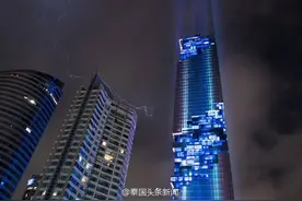 曼谷新地标泰国最高楼正式落成! 盛大音乐灯光秀庆祝图片