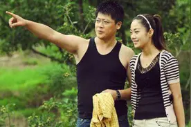 听《乡村爱情》里的谢永强走穴演唱《看透爱情看透你》图片
