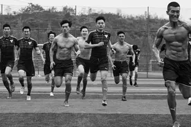 顶级男模的足球比赛 可以跟意大利国家队的颜值肌肉比拼图片