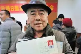 知青岁月淄博晚报首批知青读者顺利领到知青荣誉证图片