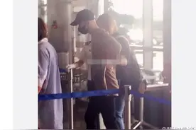 王嘉尔遭黄牛追车，导致腰部受伤图片
