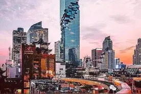 今晚曼谷最热闹的事儿！泰国新第一高楼灯光秀庆落成图片