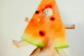宝妈们恶搞自家萌娃，真是有趣极了~图片