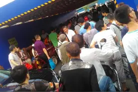 随意抢行互不相让 西安星火路立交便民通道通行真不便图片