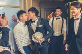 何润东今日大婚！新郎和伴郎就要亲上了图片