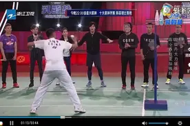 羽毛球速度快到轻松打烂16mm木板图片