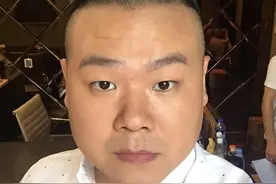 岳云鹏当师父收三徒弟，都是农村人！叹自己当年学不好就回家种地图片