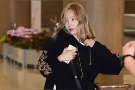 少女时代机场秀 徐贤被赞有气质 泰妍Yuri却因腿粗遭吐槽图片