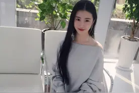 张辛苑，被外界称为“豆瓣女神”，认真穿衣搭配起来真的好美图片