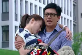 美女半路肚子痛，路过男子居然趁机抱回他家！图片