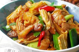 五花肉焖腐竹图片