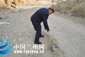 用30多年演绎愚公移山的修路老人--魏至荣图片