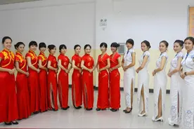 组图：广西美女礼仪队养成记图片