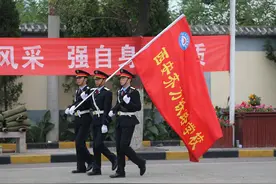 西安齐力铁路学校 新生们用一场出色的军训汇演 迎接开学季图片