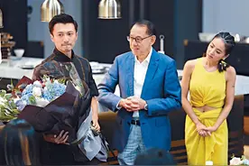 老板现身祝贺谢霆锋生日 谢霆锋落泪感谢杨受成图片