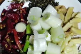 周末私房菜谱，麻辣鲜香的“干锅香辣虾”四川的味道！图片