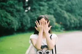 只因我是颜控，抛弃前女友，找的老婆貌美如花却是小姐图片