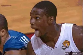 NBA球星逗逼表情，奥尼尔堪称经典，波什有过之无不及！图片