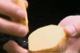 在野外如何用土豆加盐发电生火图片