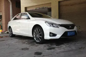 锐志 2.5S用车5000公里不断小改，自己打蜡恢复光泽图片