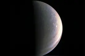 朱诺号传回首张木星极地照，与想象中的大不一样！图片