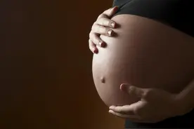 为什么孕妇在分娩后会一直流血图片