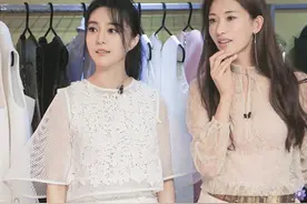 超有心！林志玲与范冰冰同框，曲腿弯腰不显高图片