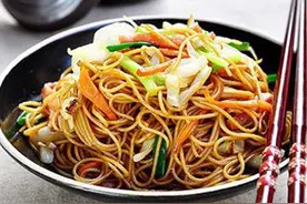 一盘肉丝炒面引发的饥饿感受图片